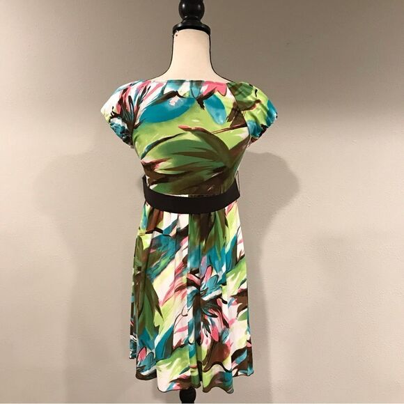 Short sleeve floral dress with belt - Picture 8 of 13